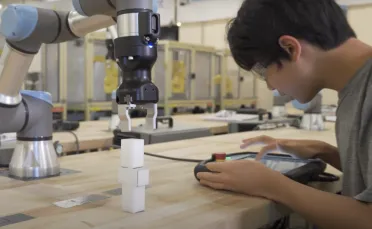 advanced manufacturing technician